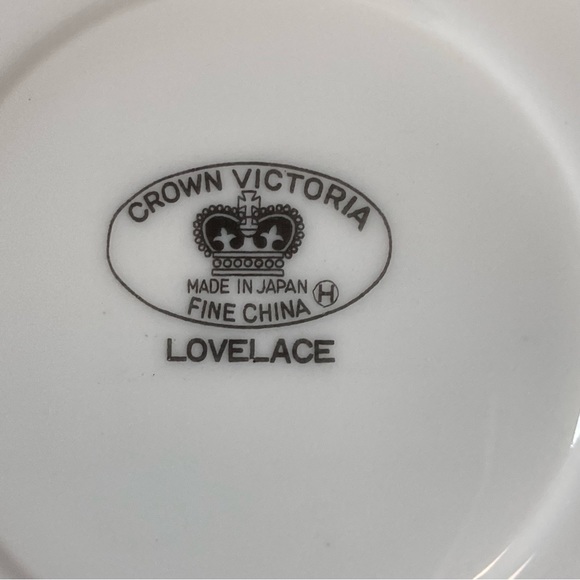 Vintage Crown Victoria Lovelace set of 5 tea cups - Picture 6 of 12